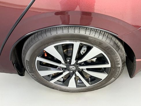 Used 2024 Nissan Sentra SV w/ SV Premium Package FWD image 31