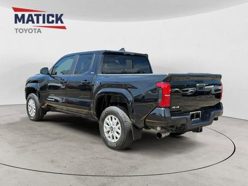 Used 2024 Toyota Tacoma SR5 AWD/4WD image 5