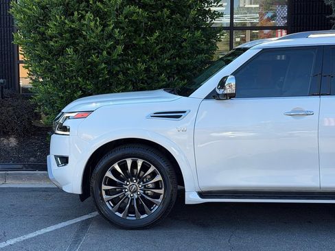 Used 2022 Nissan Armada Platinum w/ Captain's Chairs Package RWD image 10