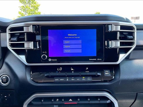 Used 2022 Toyota Tundra SR5 w/ SR5 Convenience Package AWD/4WD image 35