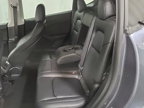 Used 2022 Tesla Model Y Performance AWD/4WD image 9