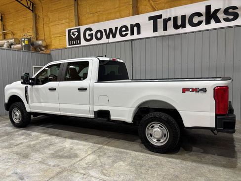Used 2023 Ford F250 XL w/ FX4 Off-Road Package AWD/4WD image 5