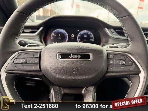 Used 2025 Jeep Grand Cherokee Laredo w/ Luxury Tech Group I image 9