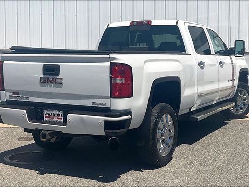 Used 2016 GMC Sierra 2500 Denali w/ Duramax Plus Package AWD/4WD image 17