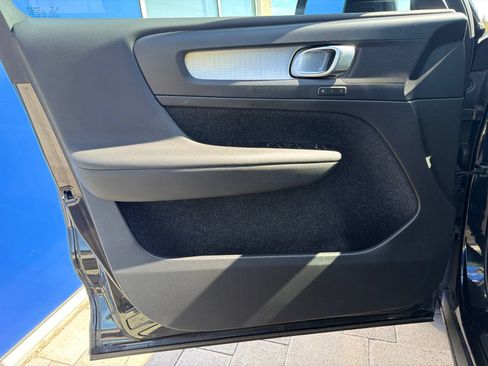 Used 2020 Volvo XC40 T5 Momentum w/ Protection Package Premier AWD/4WD image 18