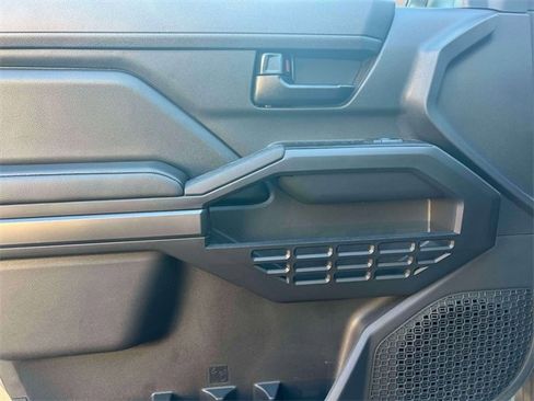 Certified 2025 Toyota Tacoma SR5 image 21