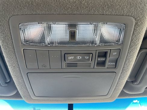 Used 2010 Toyota Highlander SE FWD image 28