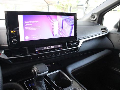 Certified 2025 Toyota Sienna XLE Woodland Edition AWD/4WD image 27