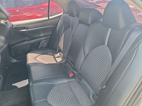 Used 2022 Toyota Camry SE FWD image 8