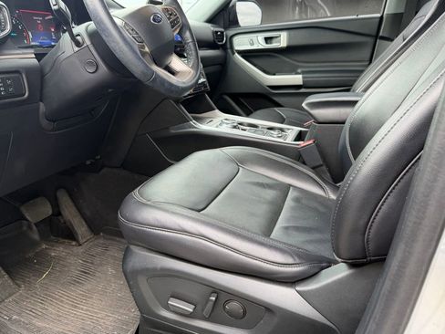 Used 2022 Ford Explorer Limited w/ Equipment Group 301A AWD/4WD image 13