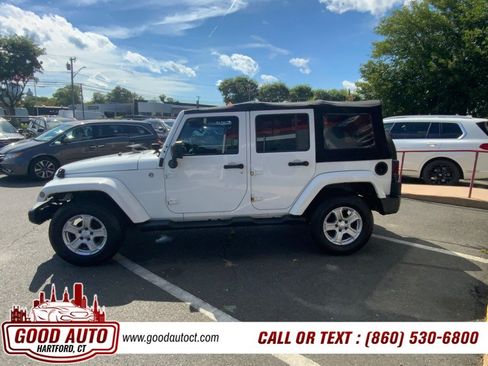 Used 2015 Jeep Wrangler Unlimited Sahara w/ Dual Top Group AWD/4WD image 5