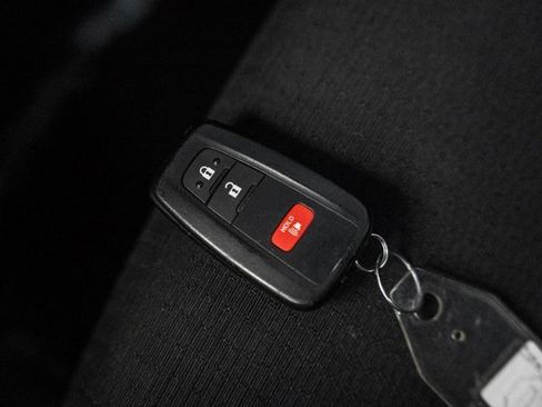 Used 2018 Toyota C-HR XLE image 38