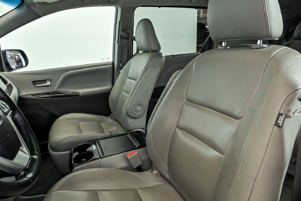 Used 2015 Toyota Sienna XLE FWD image 13