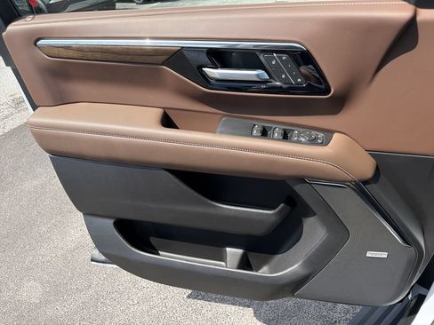 New 2026 Chevrolet Suburban High Country RWD image 14