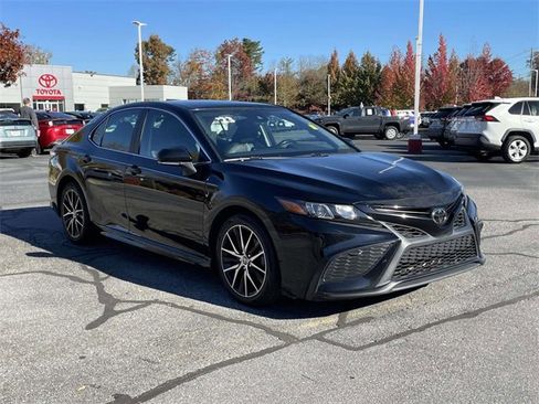 Used 2023 Toyota Camry SE image 7