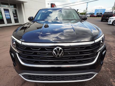 Used 2025 Volkswagen Atlas Cross Sport SEL AWD/4WD image 2
