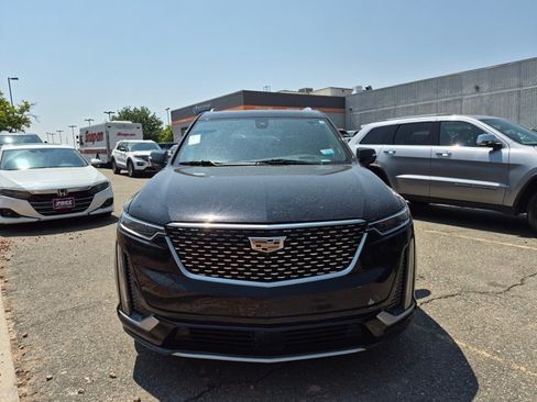 Used 2021 Cadillac XT6 Premium Luxury w/ Platinum Package AWD/4WD image 2