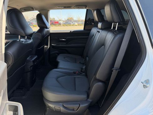 Used 2024 Toyota Grand Highlander XLE image 16