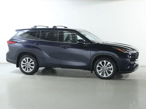 Used 2022 Toyota Highlander Limited AWD/4WD image 11