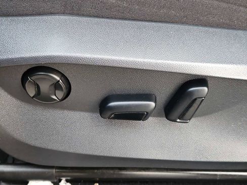 Used 2022 Volkswagen Tiguan SE w/ Panoramic Sunroof Package image 22