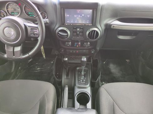 Used 2018 Jeep Wrangler Unlimited Sport AWD/4WD image 16