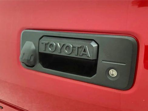 Used 2019 Toyota Tacoma SR5 image 16