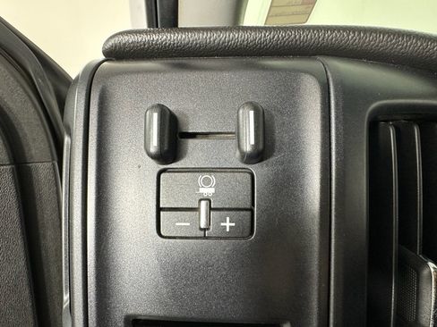 Used 2018 Chevrolet Silverado 1500 Custom w/ Custom Value Package image 8