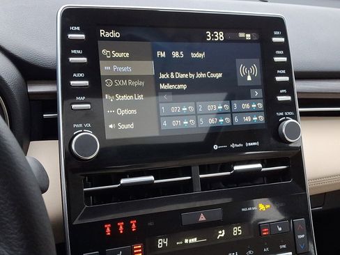 Used 2021 Toyota Avalon XLE image 17