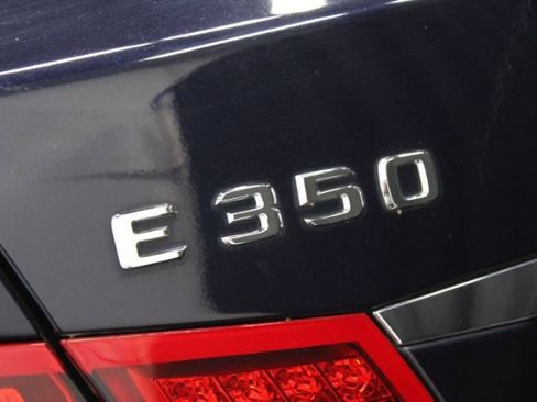 Used 2011 Mercedes-Benz E 350 4MATIC Sedan image 9