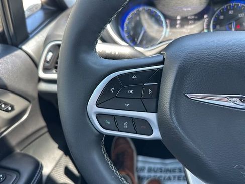 Used 2025 Chrysler Pacifica Select FWD image 21