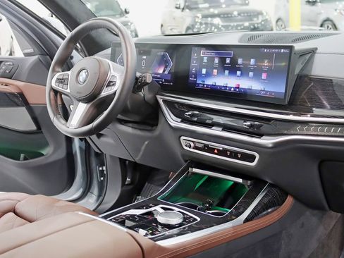 Used 2026 BMW X7 xDrive40i w/ M Sport Package AWD/4WD image 37