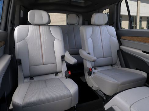 New 2026 Cadillac Vistiq Luxury image 17