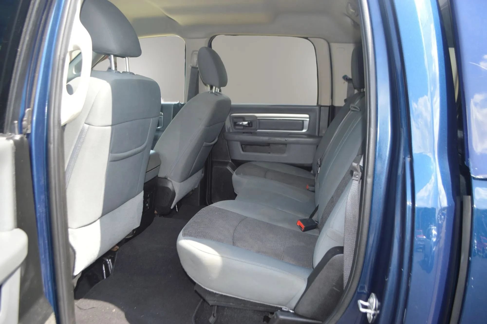 Used 2020 RAM 1500 Classic SLT w/ Luxury Group RWD image 15