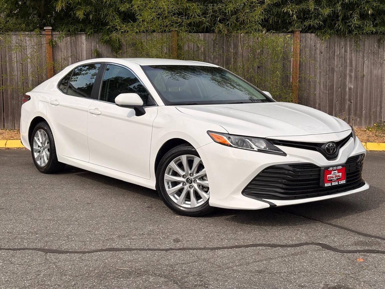 Used 2018 Toyota Camry LE FWD image 2