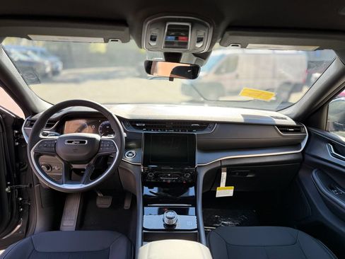 New 2026 Jeep Grand Cherokee Laredo AWD/4WD image 7