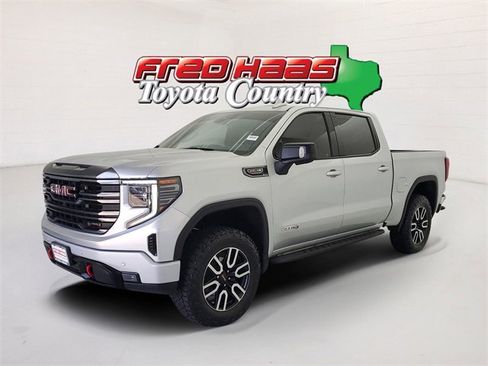 Used 2022 GMC Sierra 1500 AT4 w/ AT4 Premium Package image 1