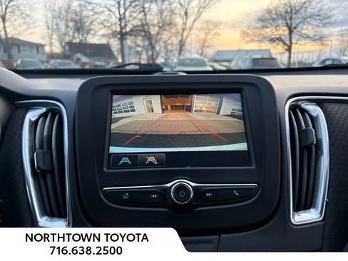 Used 2018 Chevrolet Malibu LT image 10