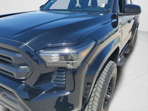 Certified 2025 Toyota Tacoma SR5 AWD/4WD image 25