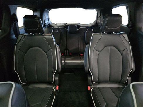 New 2026 Chrysler Pacifica Limited image 23