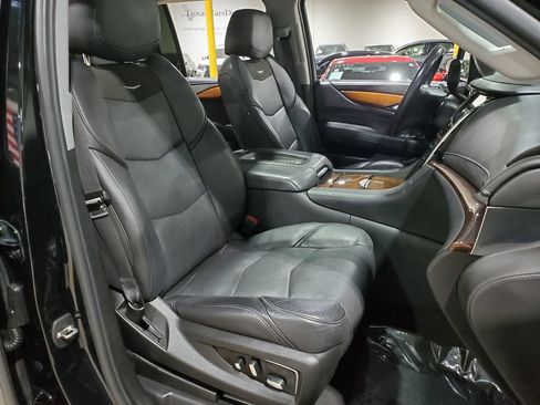 Used 2019 Cadillac Escalade ESV Luxury RWD image 14