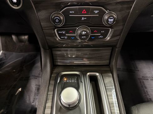 Used 2018 Chrysler 300 Touring image 31