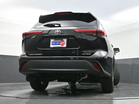 Used 2023 Toyota Highlander LE image 28