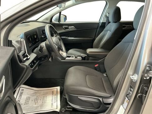 Used 2023 Kia Sportage LX AWD/4WD image 9