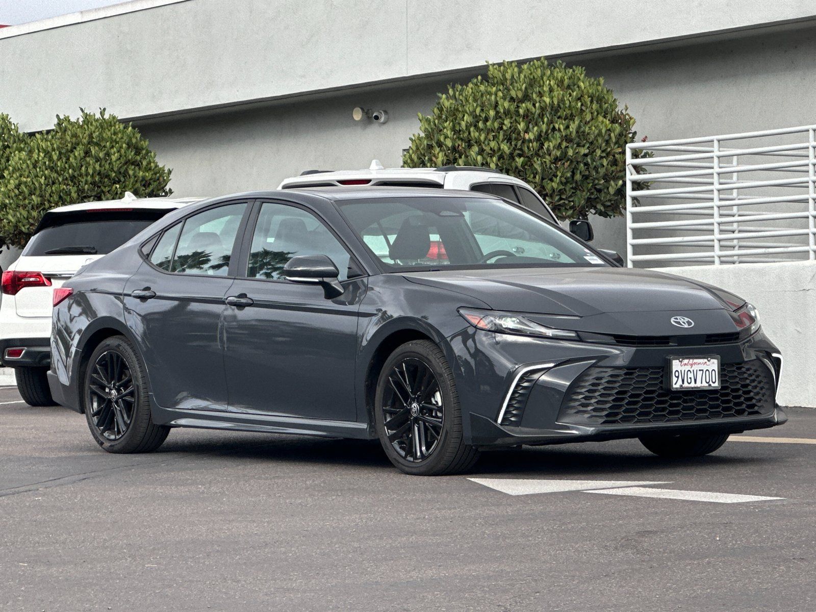 Used 2025 Toyota Camry SE w/ Convenience Package FWD image 8