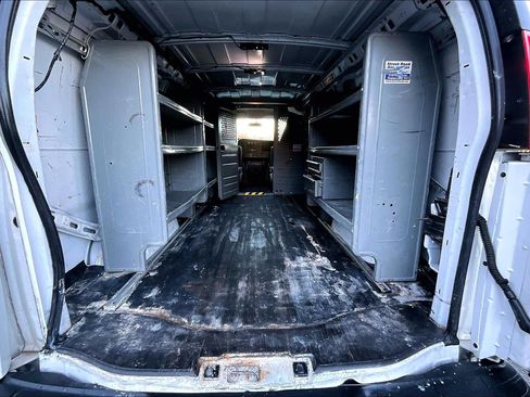 Used 2017 Chevrolet Express 3500 image 21