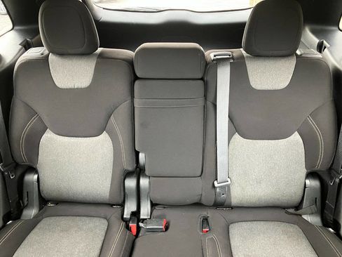 Used 2018 Jeep Cherokee Latitude w/ Cold Weather Group image 20