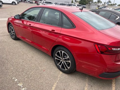 Used 2025 Volkswagen Jetta Sport FWD image 4