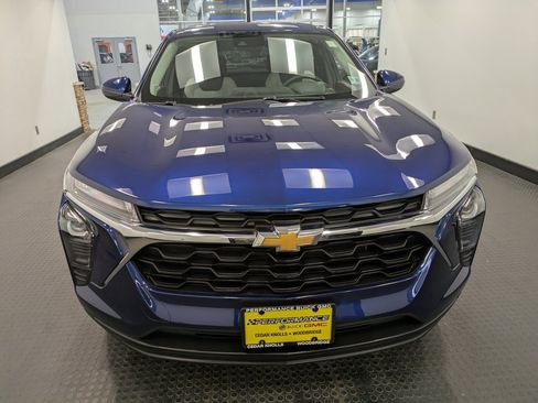 Used 2024 Chevrolet Trax LS w/ LS Convenience Package image 2