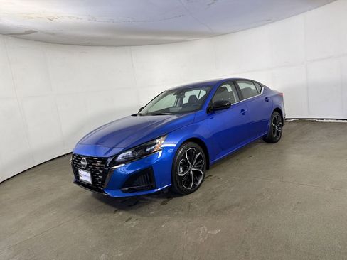 Certified 2025 Nissan Altima 2.5 SR w/ SR Premium Package image 2