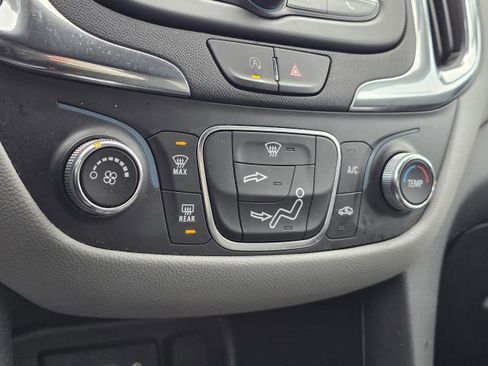 Used 2023 Chevrolet Equinox LT image 27